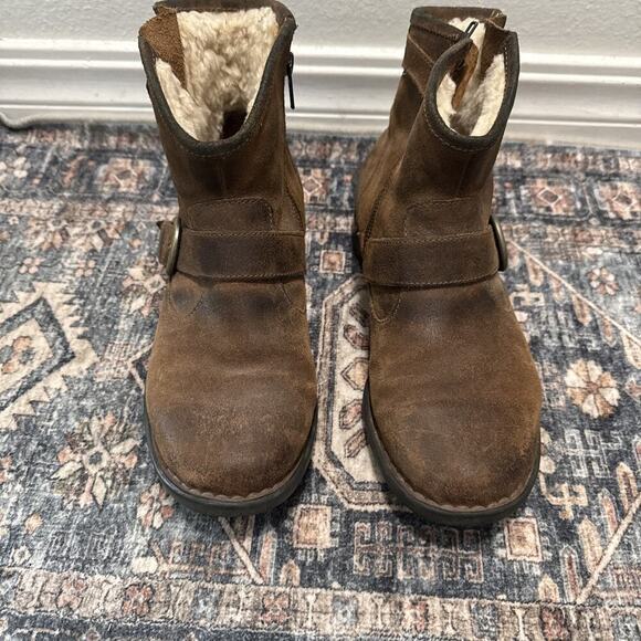 Born Shea Antracite Ankle Boots Genuine Shearling/Leather Buckle Side Zip 8.5 - Picture 1 of 6